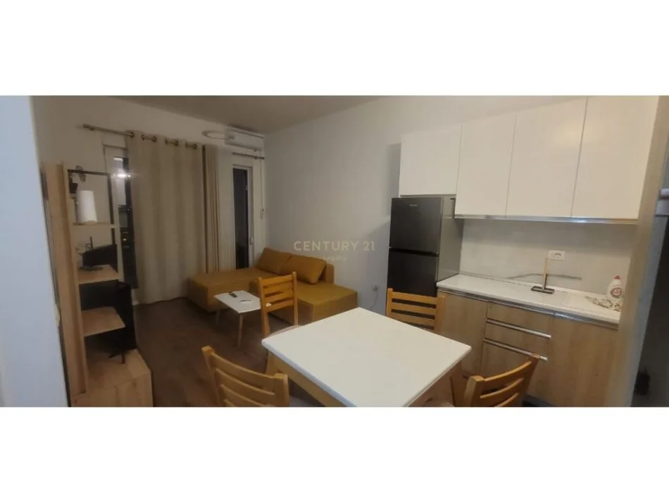 Tirane, jepet me qera apartament 1+1 Kati 10, 500 m² (Inxhinieria)