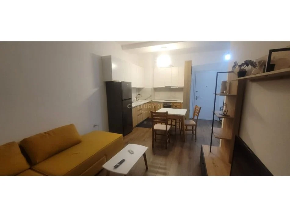 Tirane, jepet me qera apartament 1+1 Kati 10, 500 m² (Inxhinieria)