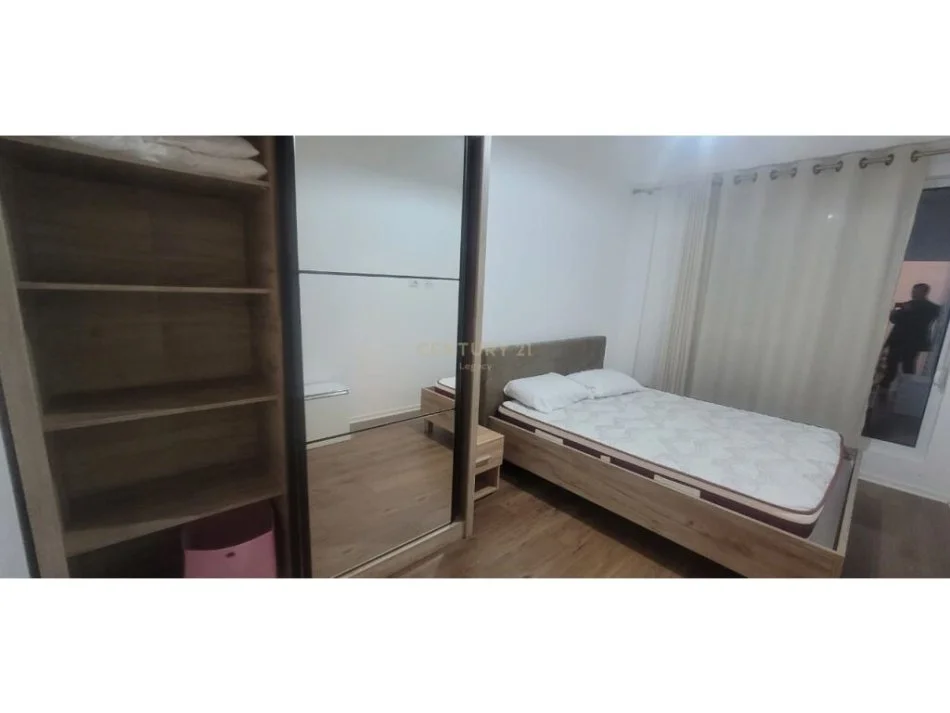Tirane, jepet me qera apartament 1+1 Kati 10, 500 m² (Inxhinieria)
