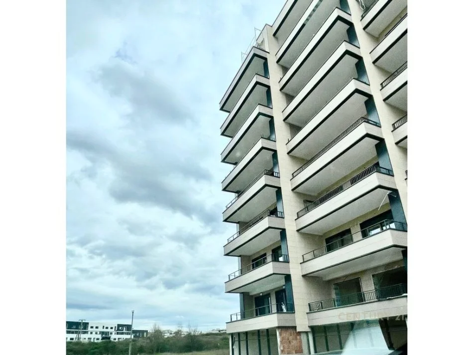 Tirane, shitet apartament 3+1 Kati 3, 162 m² 349.000 € (Liqeni i thate)