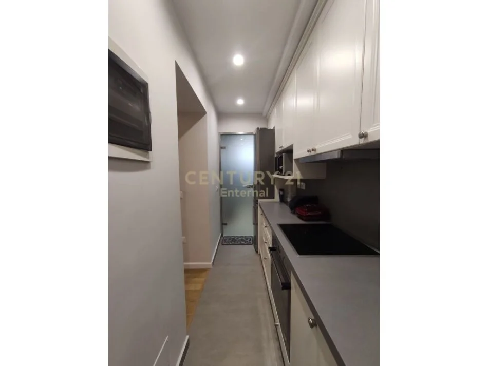 Tirane, jepet me qera apartament 2+1 ,kati 2, 90 m² 750 € (21 Dhjetori)