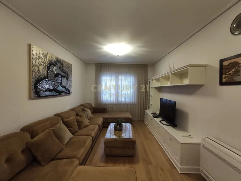 Tirane, jepet me qera apartament 2+1 ,kati 2, 90 m² 750 € (21 Dhjetori)