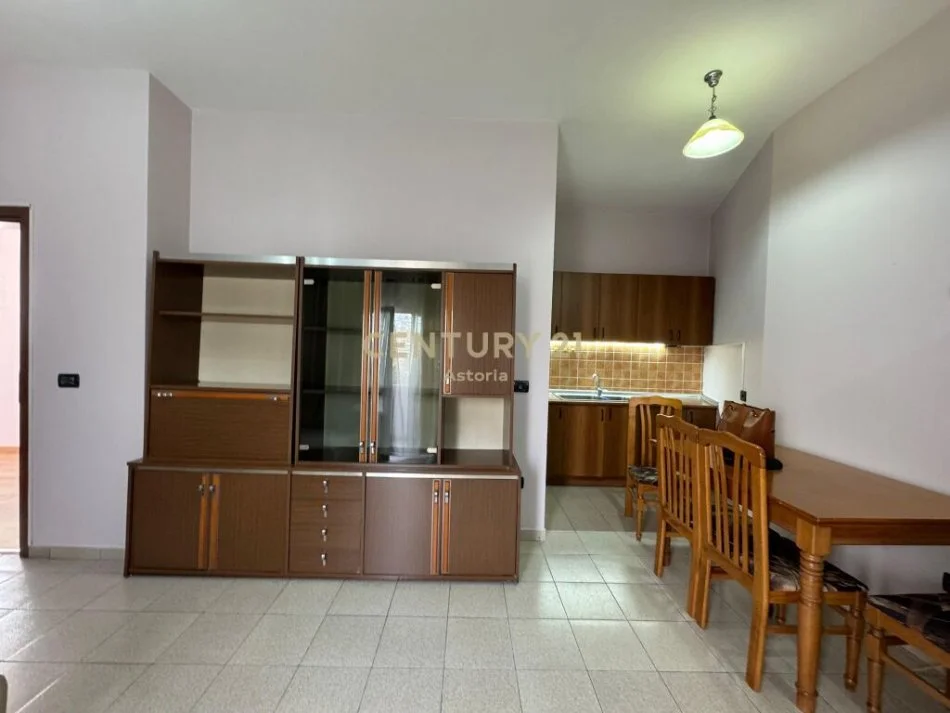 Shqiperi, jepet me qera apartament 2+1( Bosh) Kati 2, 103 m² 450 € (Ali Dem)