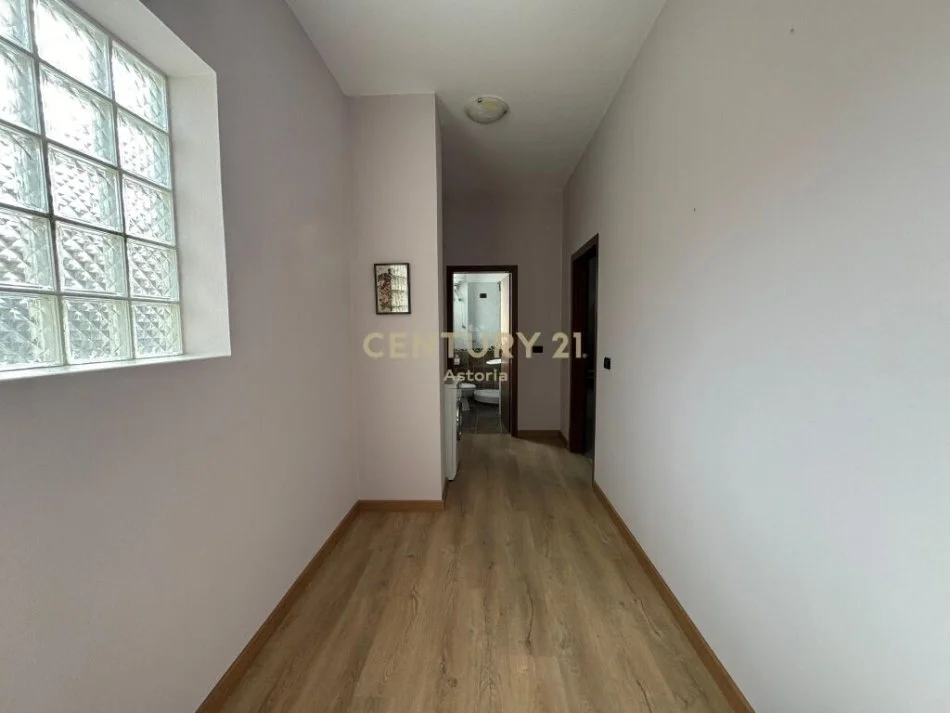 Shqiperi, jepet me qera apartament 2+1( Bosh) Kati 2, 103 m² 450 € (Ali Dem)