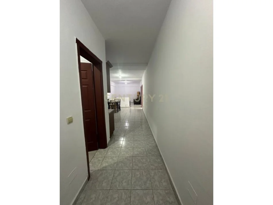 Tirane, shitet apartament 2+1+Ballkon Kati 4, 101 m² 140.000 € (Laprake)