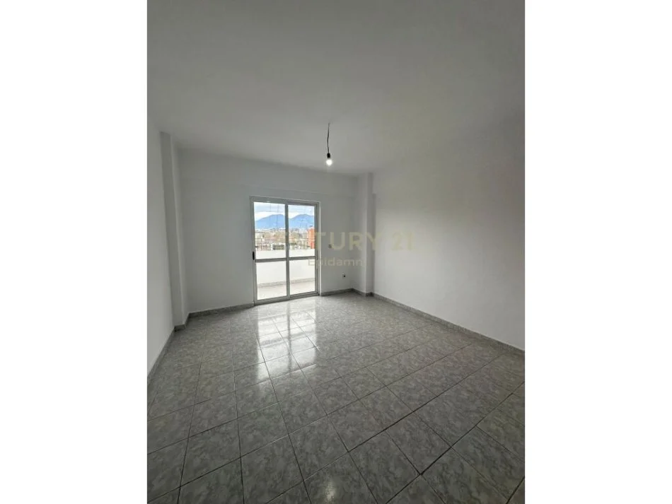 Tirane, shitet apartament 2+1+Ballkon Kati 4, 101 m² 140.000 € (Laprake)