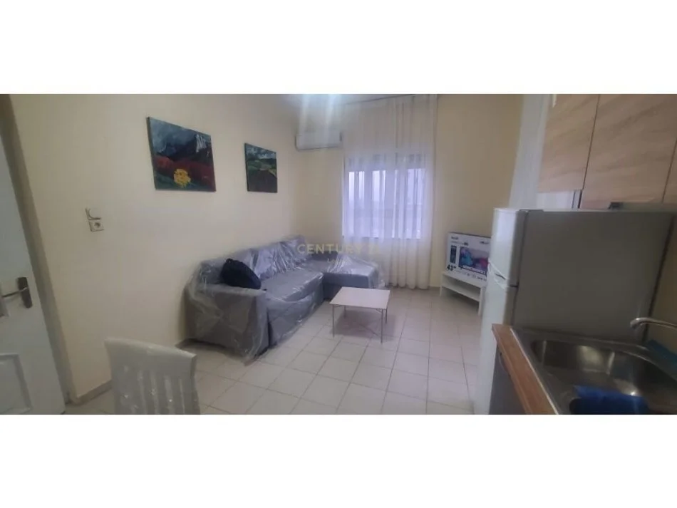 Tirane, jepet me qera apartament 2+1 , 80 m² 500 € (Farmacia 10)