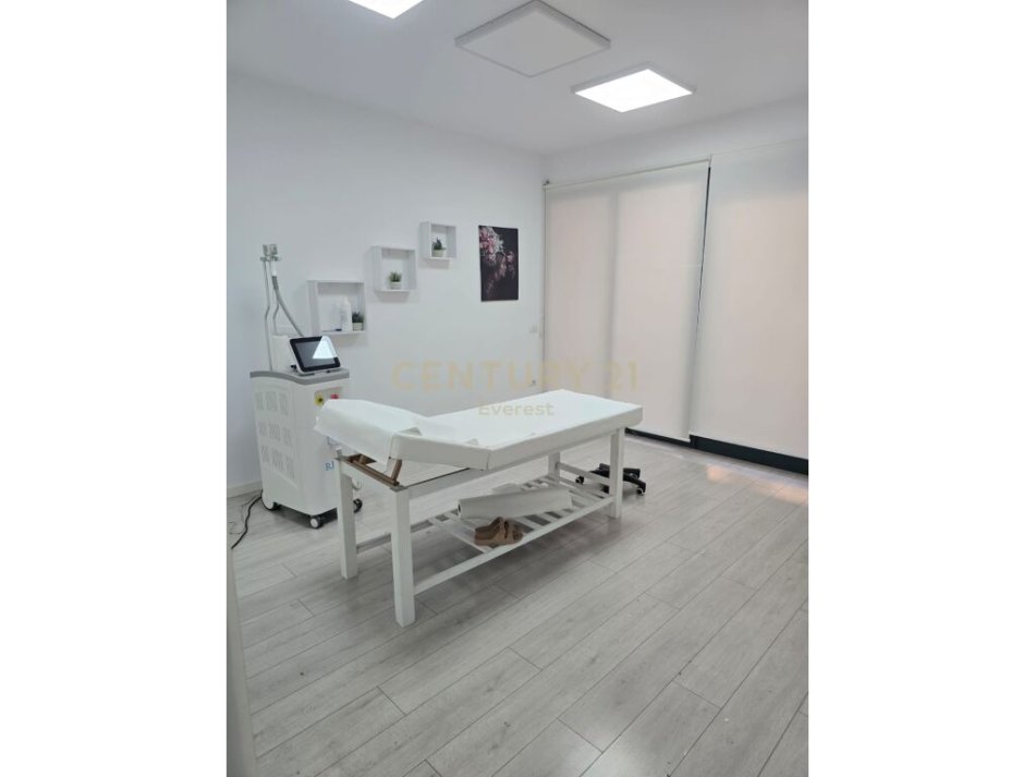 Tirane, shitet ambjent biznesi, 110m2, Kati 6 , 40.000 € (Ish-Blloku)