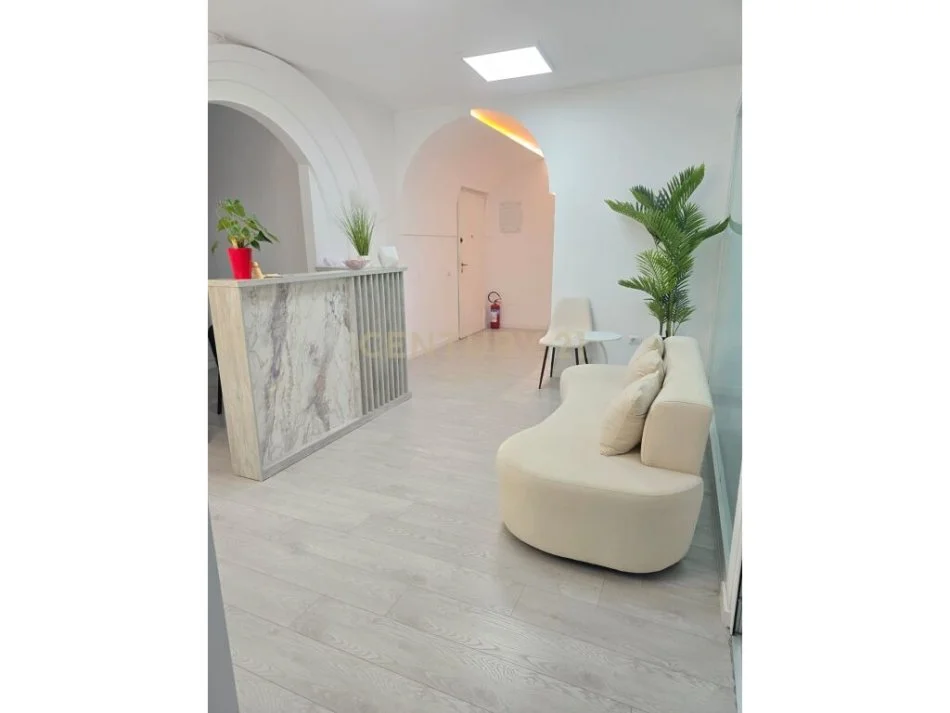 Tirane, shitet ambjent biznesi, 110m2, Kati 6 , 40.000 € (Ish-Blloku)