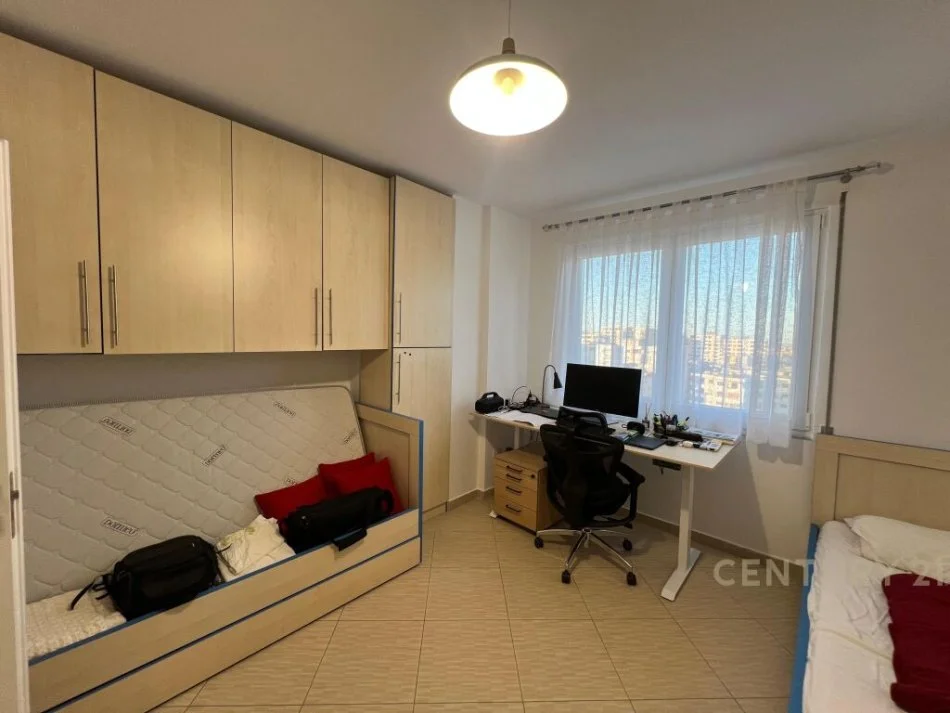 Durres, jepet me qera apartament 2+1 Kati 8, 105 m² 1.050 € (Stacioni i trenit)