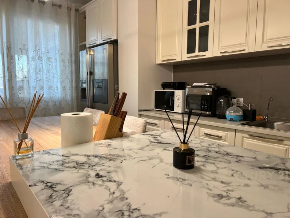 Durres, jepet me qera apartament 2+1 Kati 8, 105 m² 1.050 € (Stacioni i trenit)