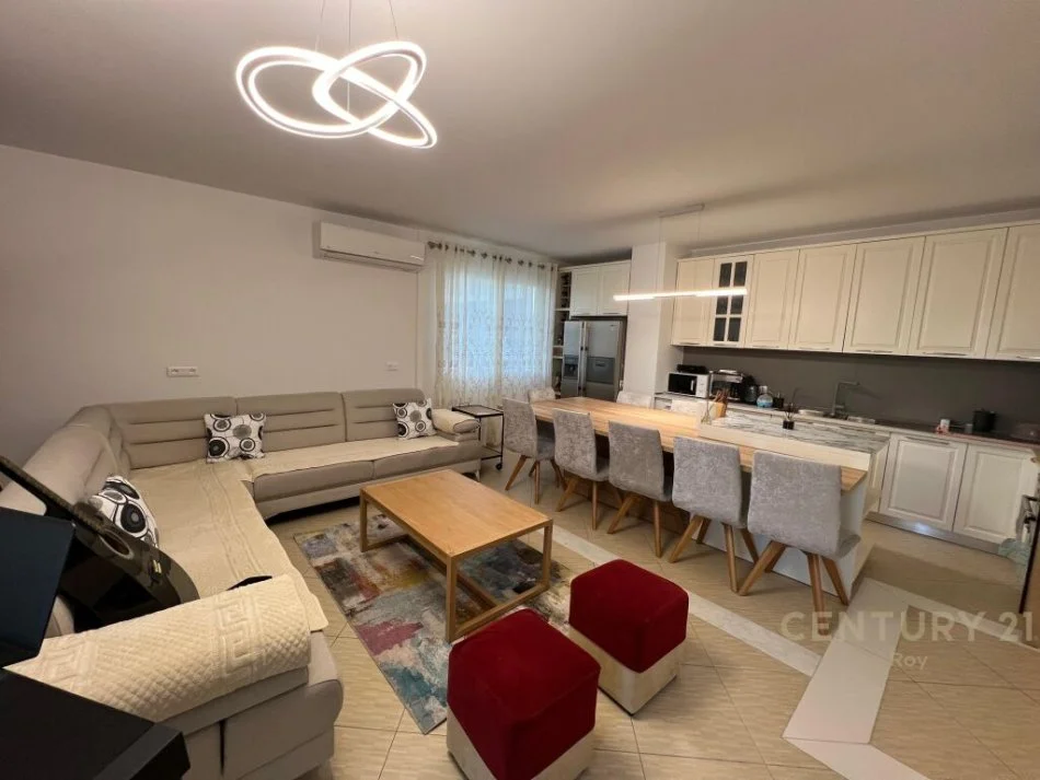 Durres, jepet me qera apartament 2+1 Kati 8, 105 m² 1.050 € (Stacioni i trenit)