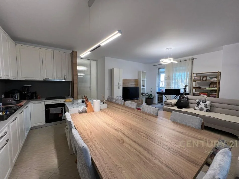 Durres, jepet me qera apartament 2+1 Kati 8, 105 m² 1.050 € (Stacioni i trenit)