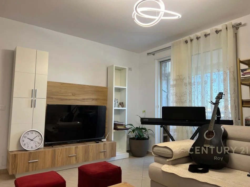 Durres, jepet me qera apartament 2+1 Kati 8, 105 m² 1.050 € (Stacioni i trenit)