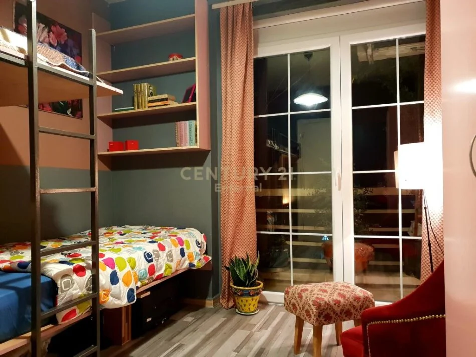 Tirane, jepet me qera apartament 2+1 Kati 4, 90 m² 600 € (Rruga Bardhyl)