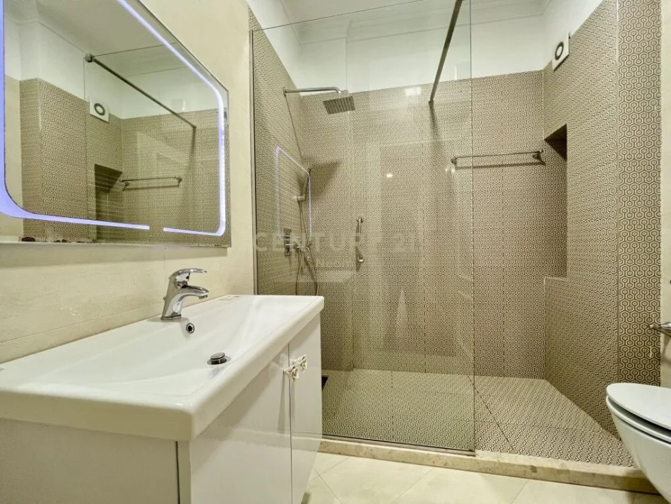Tirane, jap me qera apartament 2+1 Kati 3, 110 m² 800 € (liqeni thate)