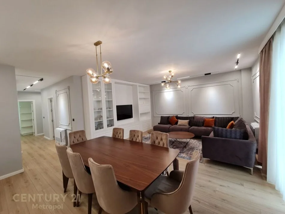 Tirane, jepet me qera apartament 3+1+Ballkon Kati 3, 140 m² 2.400 € (Qendra Tregtare TEG)