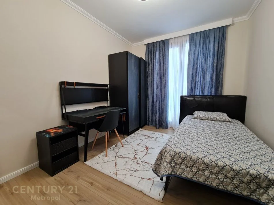 Tirane, jepet me qera apartament 3+1+Ballkon Kati 3, 140 m² 2.400 € (Qendra Tregtare TEG)