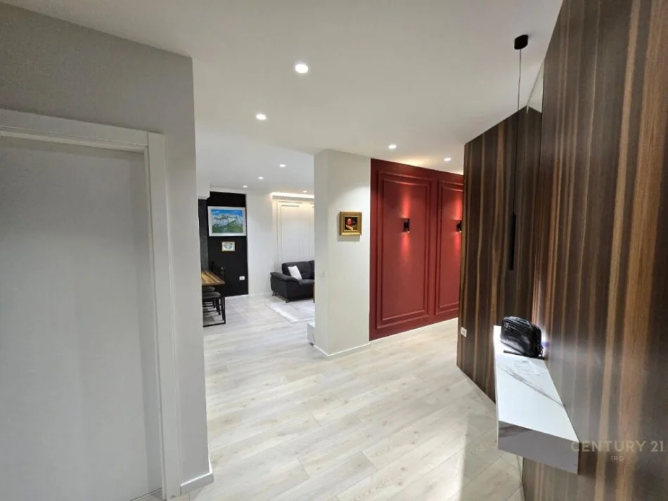 Tirane, jepet me qera apartament 1+1 Kati 9, 80 m² 600 € (Astir)