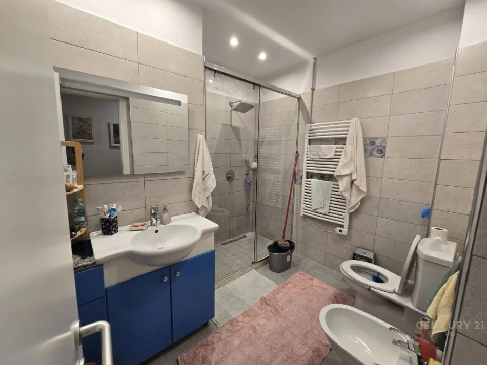 Tirane, shitet apartament 3+1+Ballkon Kati 3, 105 m² 210.000 € (SELVIA)