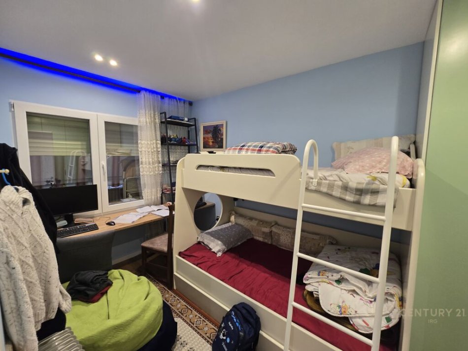 Tirane, shitet apartament 3+1+Ballkon Kati 3, 105 m² 210.000 € (SELVIA)