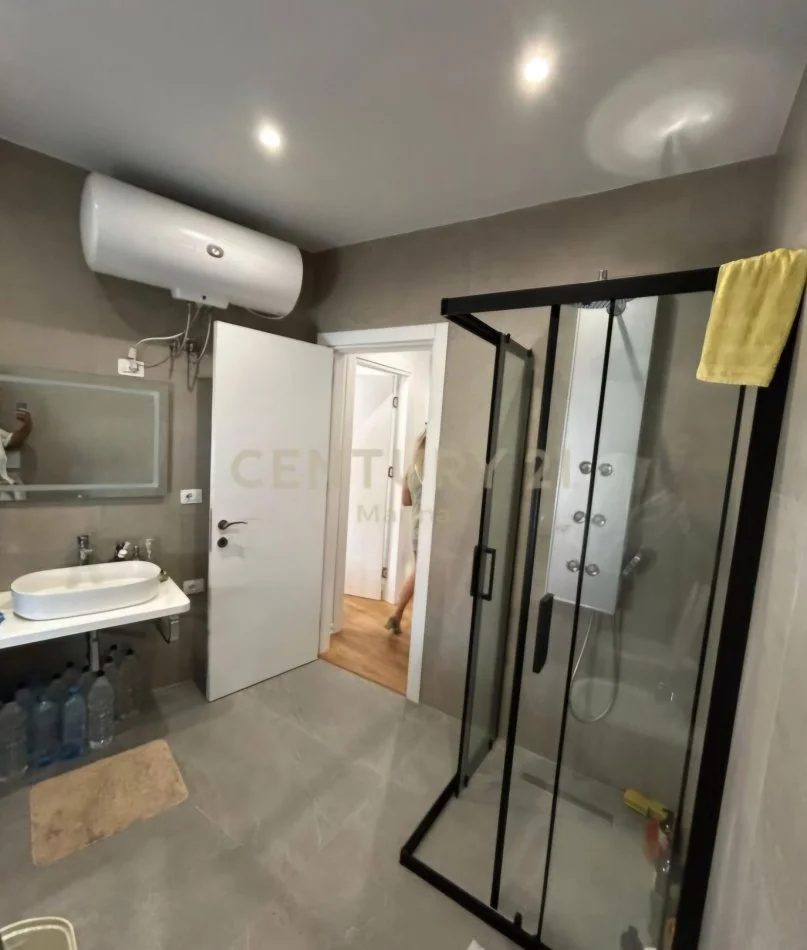 Tirane, shitet apartament 1+1+Ballkon Kati 7, 65 m² 90.000 € (Astiri)