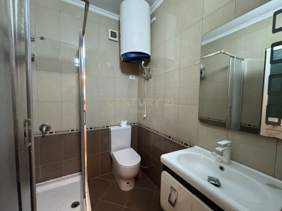 Tirane, jepet me qera apartament 2+1 Kati 6, 100 m² 590 € (Brryli)