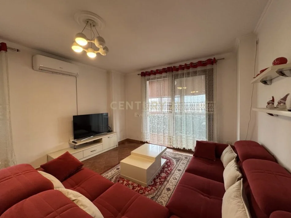 Tirane, jepet me qera apartament 2+1 Kati 6, 100 m² 590 € (Brryli)