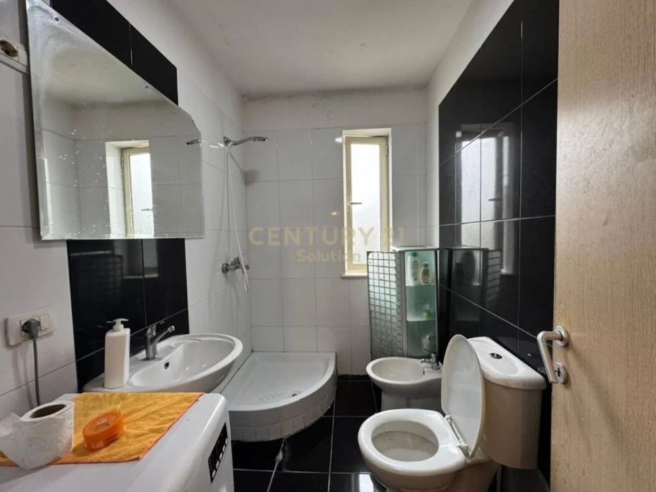 Tirane, jepet me qera apartament 2+1 Kati 3, 100 m² 600 € (Kopshti Botanik)