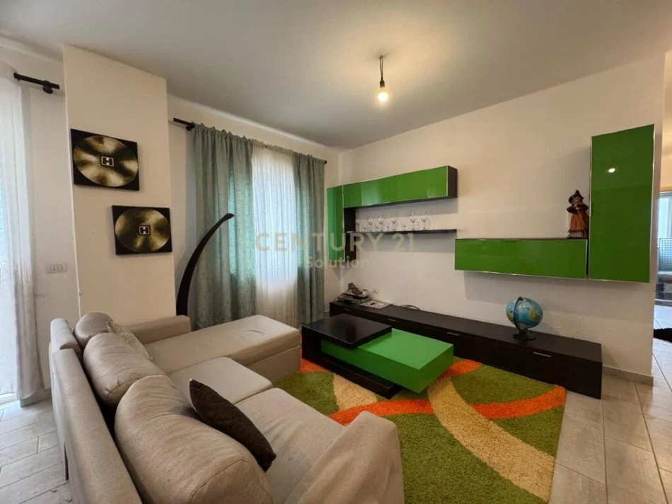 Tirane, jepet me qera apartament 2+1 Kati 3, 100 m² 600 € (Kopshti Botanik)
