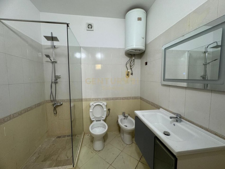 Tirane, jepet me qera apartament 1+1 Kati 5, 70 m² 570 € (selman delvina)