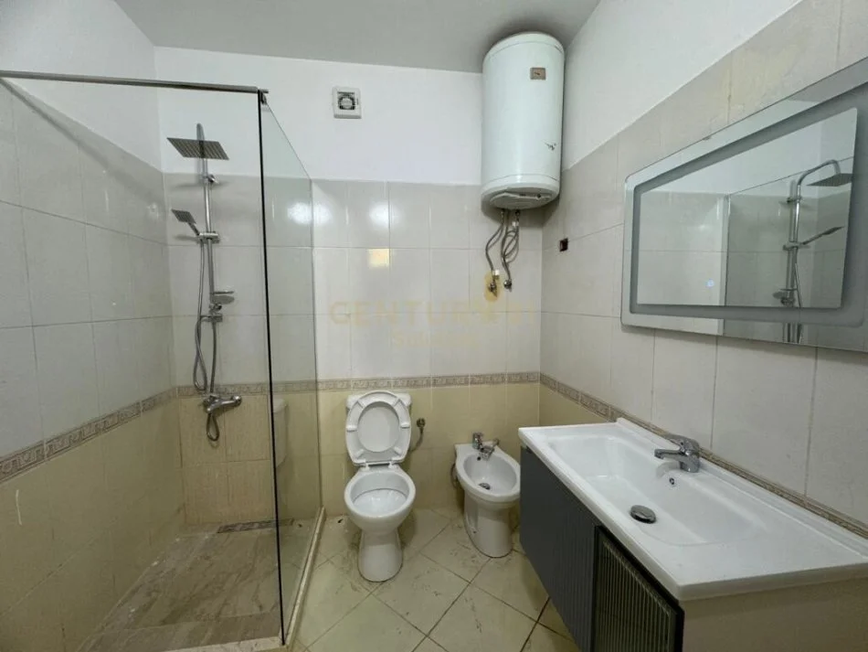 Tirane, jepet me qera apartament 1+1 Kati 5, 70 m² 570 € (selman delvina)