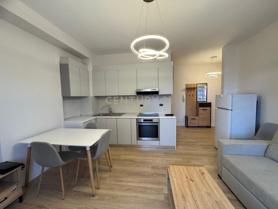 Tirane, jepet me qera apartament 1+1 Kati 5, 70 m² 570 € (selman delvina)
