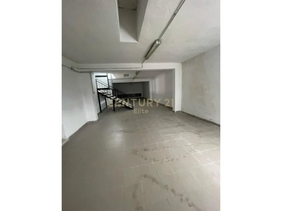 Tirane, jepet me qera magazine Kati 0, 1.027 m² 7.000 € (Ali Demi)