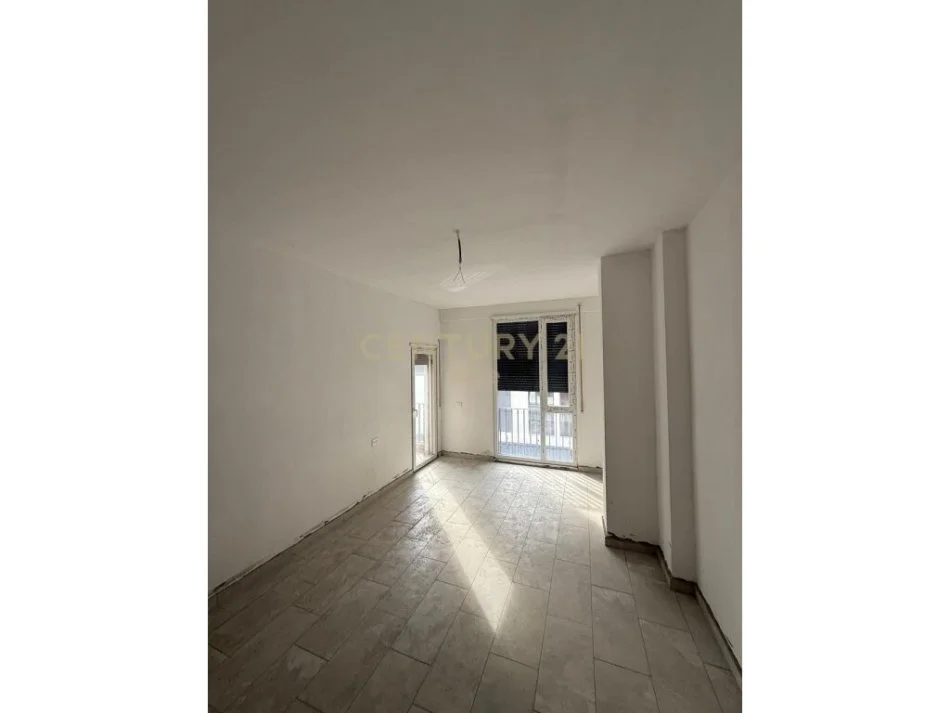 Tirane, shitet apartament 2+1+Ballkon Kati 3, 104 m² 131.950 € (Shkoze)