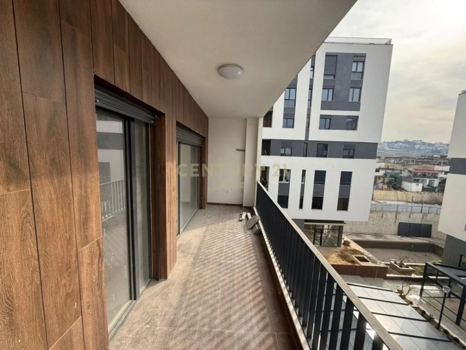 Tirane, shitet apartament 2+1+Ballkon Kati 3, 104 m² 131.950 € (Shkoze)