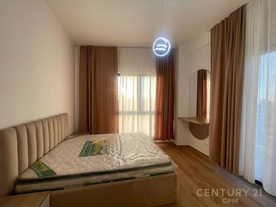 Tirane, jepet me qera apartament 1+1 Kati 8, 60 m² 700 € (pazari i ri)