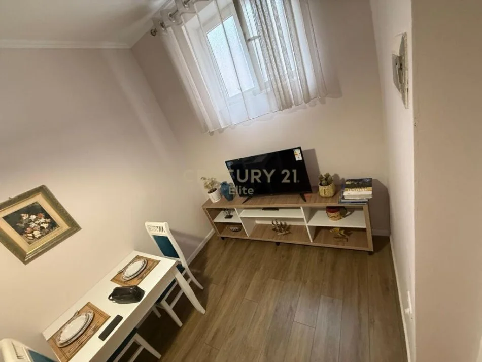 Tirane, shitet garsonier 1+1 Kati 3, 40 m² 97.800 € (Rruga e Durresit)