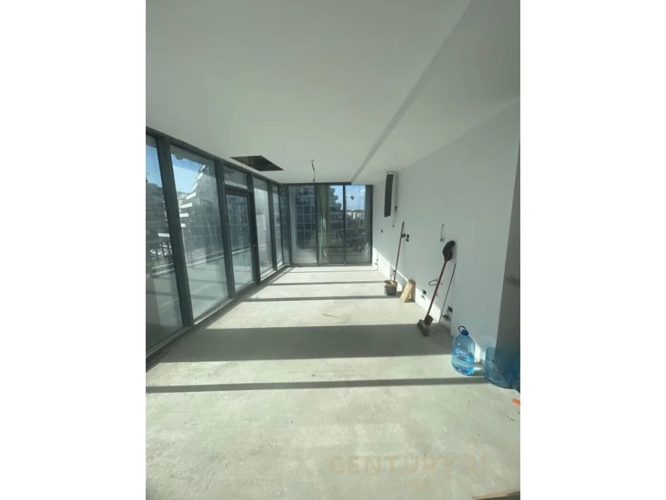 Tirane, jepet me qera apartament 2+1+Ballkon Kati 3, 200 m² 3.000 € (Liqeni i Tiranes)