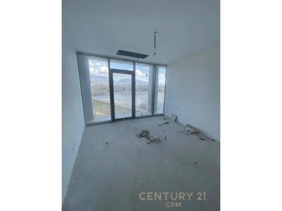 Tirane, jepet me qera apartament 2+1+Ballkon Kati 3, 200 m² 3.000 € (Liqeni i Tiranes)