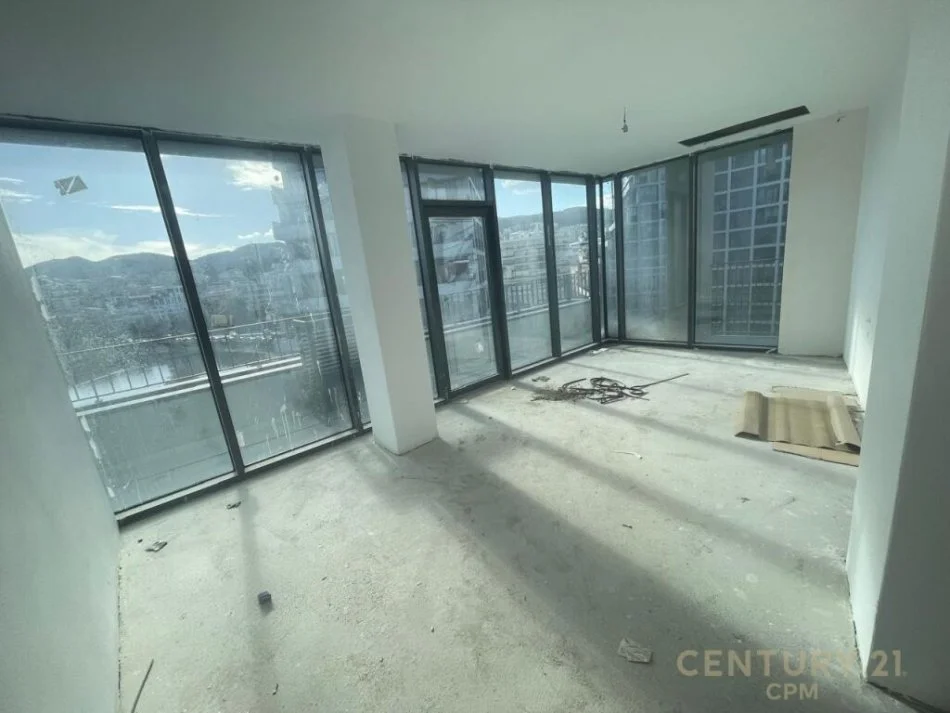 Tirane, jepet me qera apartament 2+1+Ballkon Kati 3, 200 m² 3.000 € (Liqeni i Tiranes)