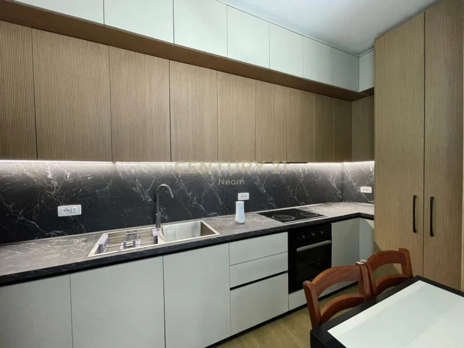 Tirane, jepet me qera apartament 2+1+Aneks+Ballkon Kati 1, 87 m² 1.000 € (Neom109479)