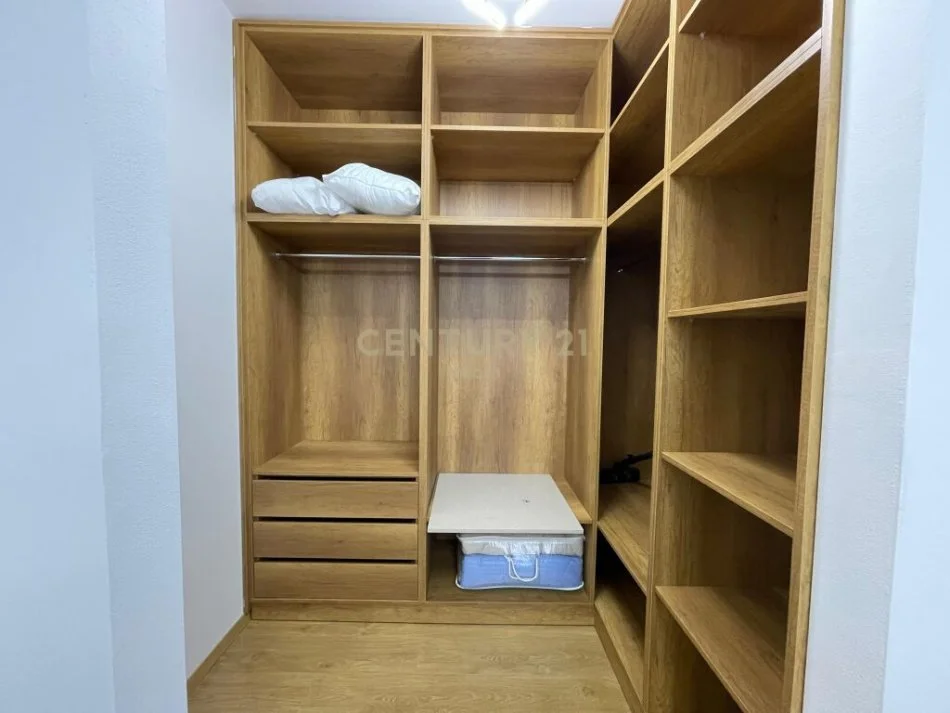 Tirane, jepet me qera apartament 2+1 Kati 1, 87 m² 1.000 € (Liqeni i Thate)