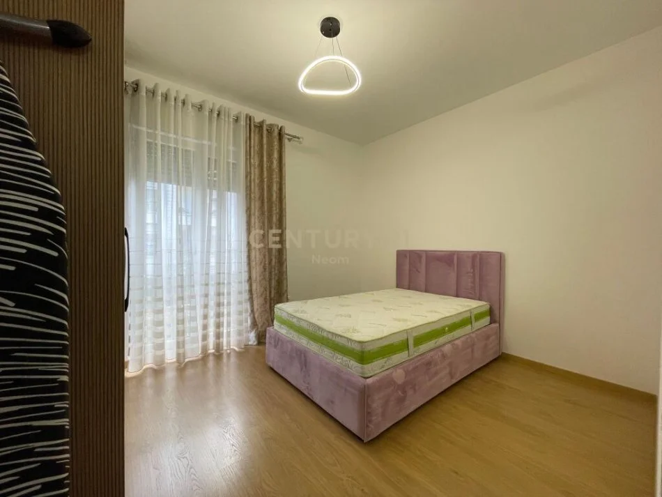 Tirane, jepet me qera apartament 2+1 Kati 1, 87 m² 1.000 € (Liqeni i Thate)