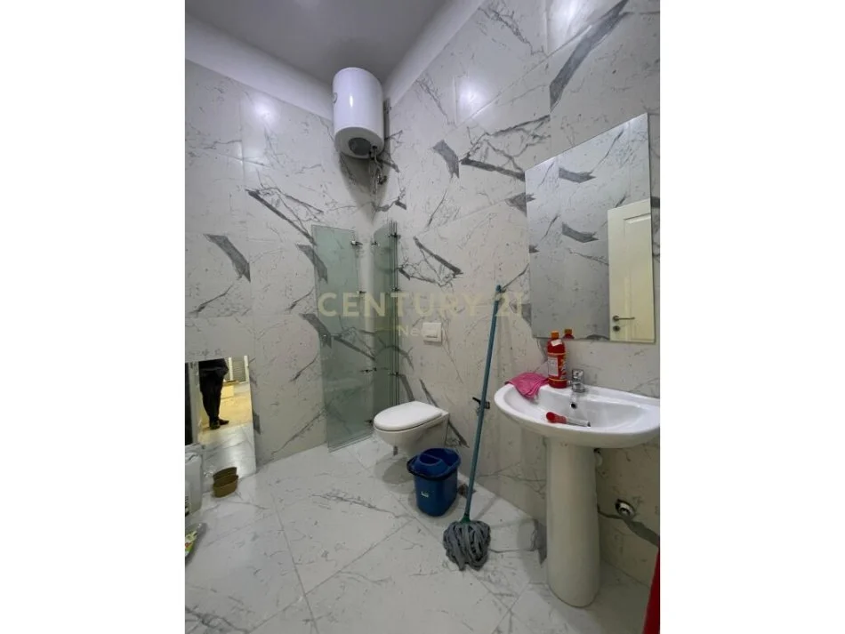 Tirane, jepet me qera ambjent biznesi Kati 0, 125 m² 125 € (Neom109496)