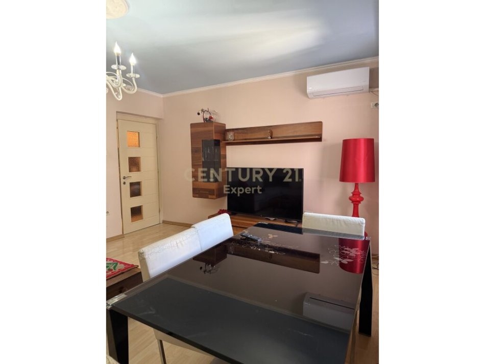 Tirane, jepet me qera apartament 2+1 Kati 4, 70 m² 600 € (Myslym Shyr)