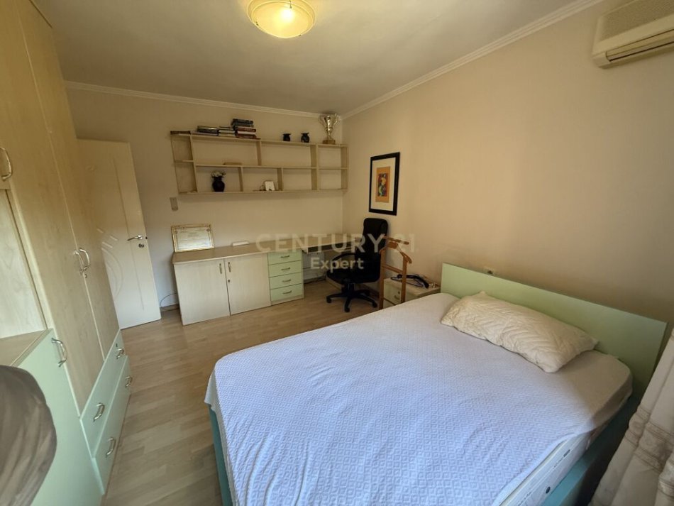 Tirane, jepet me qera apartament 2+1 Kati 4, 70 m² 600 € (Myslym Shyr)