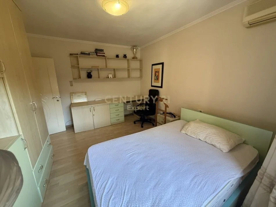 Tirane, jepet me qera apartament 2+1 Kati 4, 70 m² 600 € (Myslym Shyr)