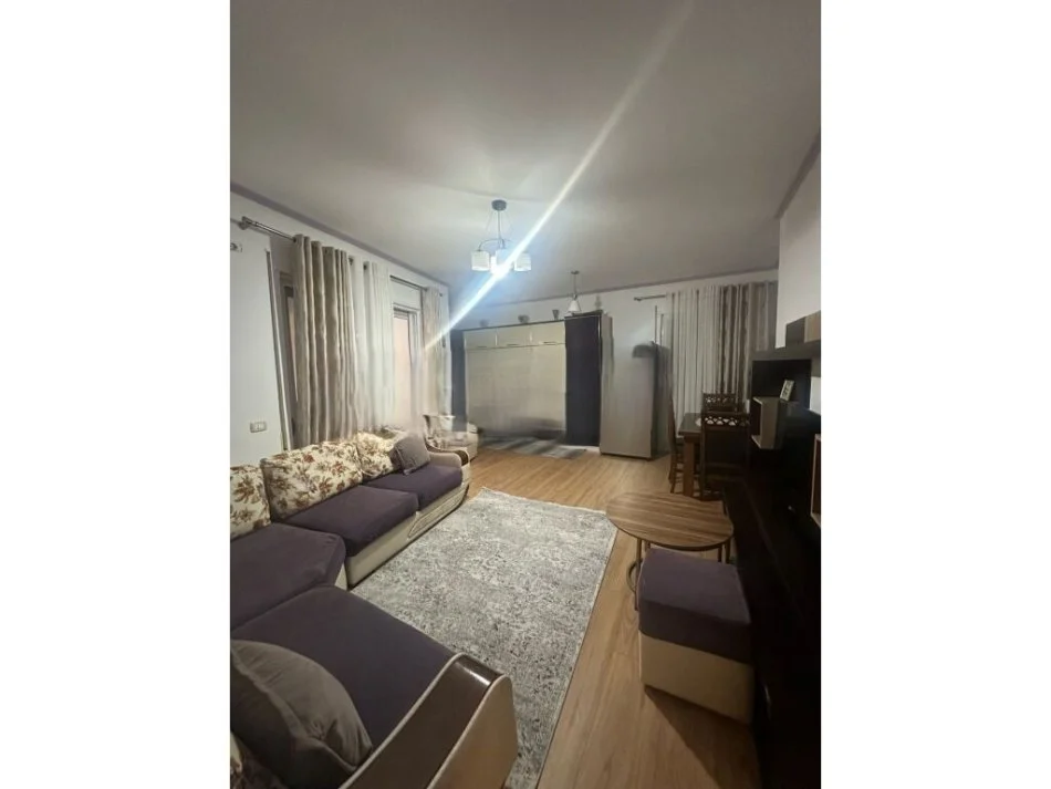 Tirane, jepet me qera apartament 2+1+Ballkon Kati 2, 101 m² 480 € 