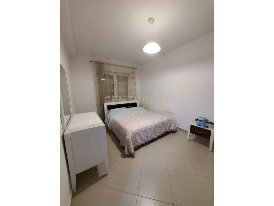Tirane, jepet me qera apartament 2+1 , 90 m² 450 € (FRESK)
